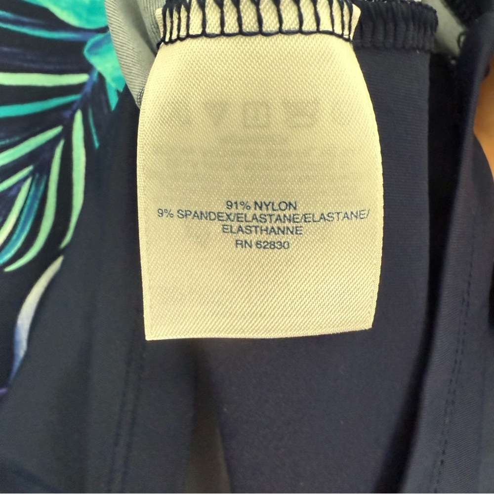 ❇️Lands' End Long Sleeve Navy Swim Top with Vibrant Leaf Design 2 for $22❇️ - Picture 4 of 4